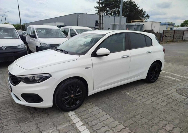Fiat Tipo cena 52900 przebieg: 51765, rok produkcji 2019 z Karpacz małe 379